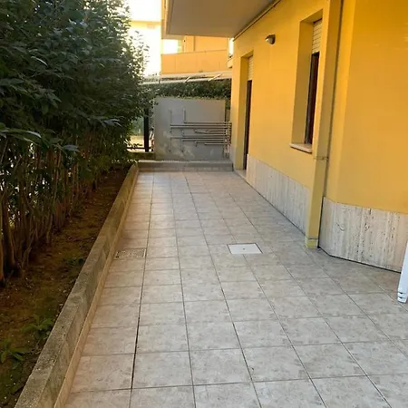 Parco Dei Limoni 아파트 *